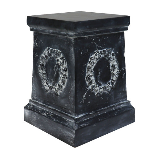 Wreath Pedestal 18